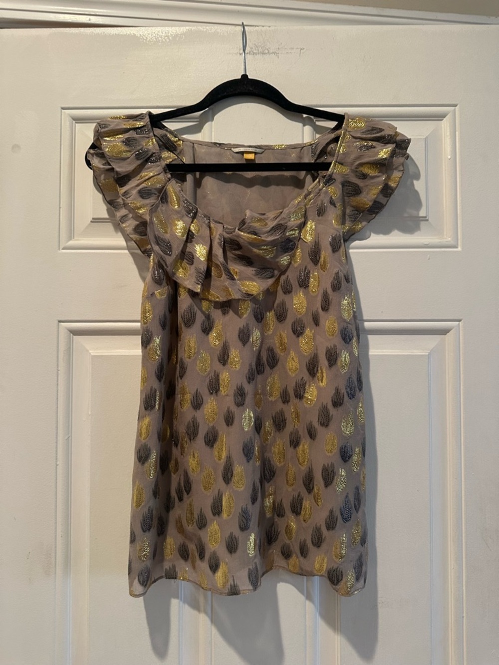 leifsdottir Taupe Ruffle-Neck Sleeveless Blouse with Gold & Charcoal Leaf Print
